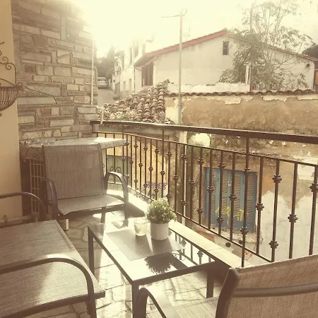 Апартаменты Tinas House *
