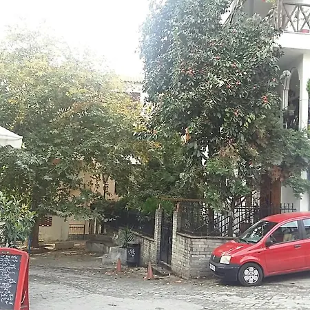 Tinas House *